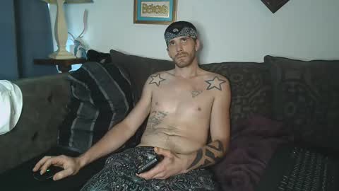 straitpipermann22 online show from September 21, 8:13 pm