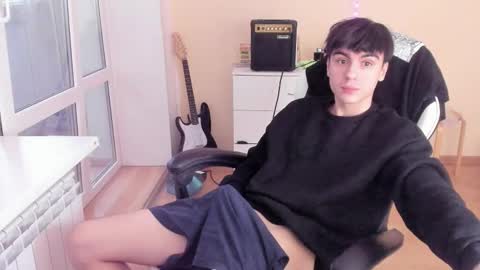 Snapshot of stralght_twinks chatting on February 12, 1:59 pm Ray online show from February 12, 1:59 pm