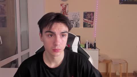 Snapshot of stralght_twinks chatting on February 18, 3:31 pm Ray online show from February 18, 3:31 pm