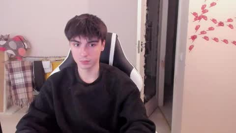 Snapshot of stralght_twinks chatting on February 25, 4:35 pm Ray online show from February 25, 4:35 pm