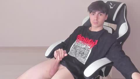 Snapshot of stralght_twinks chatting on September 19, 3:27 pm Ray online show from September 19, 3:27 pm