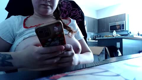 strawbabi online show from October 17, 6:45 pm