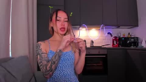 Tati and Lola online show from November 12, 12:07 pm