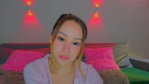Tati and Lola online show from May 16, 7:34 pm