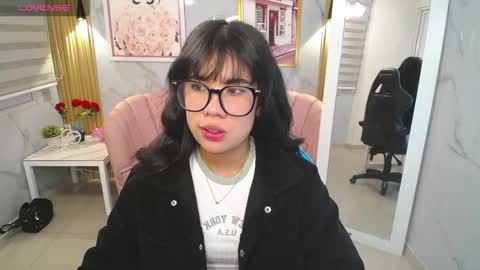 strawkiss_a online show from September 22, 8:35 pm