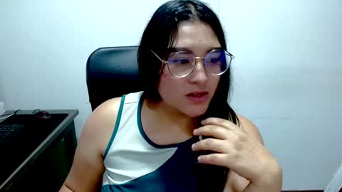 strawlux online show from May 18, 4:35 pm