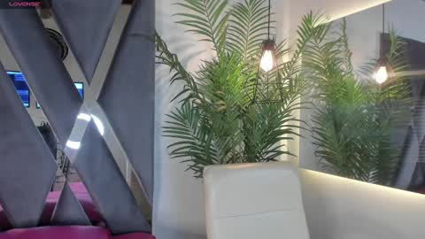 Snapshot of strong_girl_ chatting on March 4, 11:08 am Alexa online show from March 4, 11:08 am