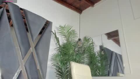 Snapshot of strong_girl_ chatting on January 17, 11:06 am Alexa online show from January 17, 11:06 am