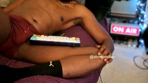 strongmellow online show from November 15, 7:59 pm