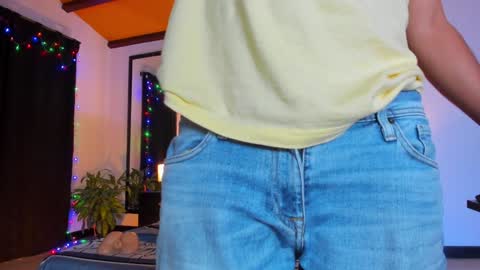 Snapshot of strosa_ chatting on January 8, 1:11 am strosa_ online show from January 8, 1:11 am
