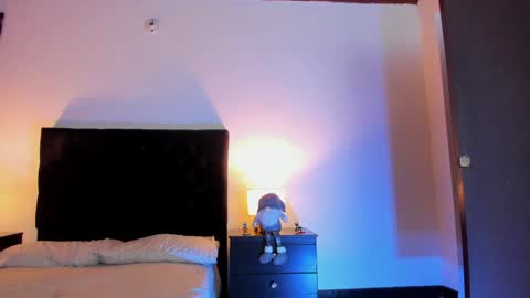 Snapshot of strosa_ chatting on January 4, 11:17 pm strosa_ online show from January 4, 11:17 pm
