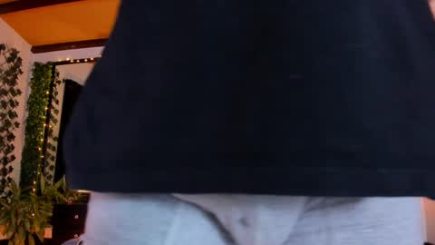 Snapshot of strosa_ chatting on March 1, 3:53 am strosa_ online show from March 1, 3:53 am