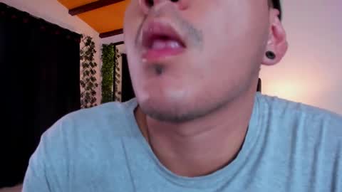 Snapshot of strosa_ chatting on February 9, 5:54 pm strosa_ online show from February 9, 5:54 pm