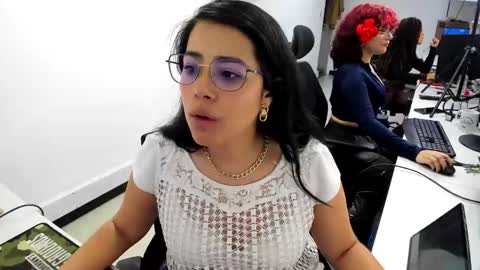 Snapshot of studcb_ chatting on February 1, 11:27 pm studcb_ online show from February 1, 11:27 pm
