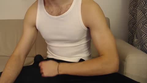 Snapshot of studfromparis chatting on February 27, 5:04 pm Stud From Paris online show from February 27, 5:04 pm