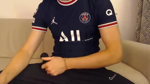 Snapshot of studfromparis chatting on February 9, 3:34 pm Stud From Paris online show from February 9, 3:34 pm
