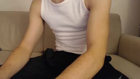 Snapshot of studfromparis chatting on January 29, 2:32 pm Stud From Paris online show from January 29, 2:32 pm