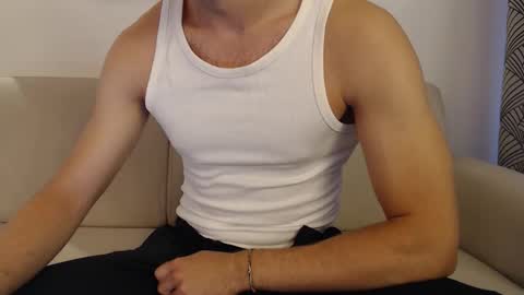 Snapshot of studfromparis chatting on September 21, 2:43 pm Stud From Paris online show from September 21, 2:43 pm