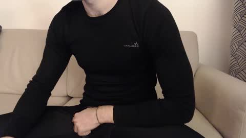 Snapshot of studfromparis chatting on January 9, 5:54 pm Stud From Paris online show from January 9, 5:54 pm