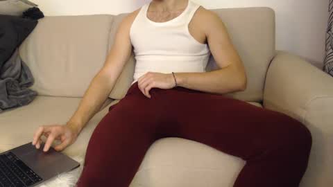 Snapshot of studfromparis chatting on January 2, 3:19 pm Stud From Paris online show from January 2, 3:19 pm