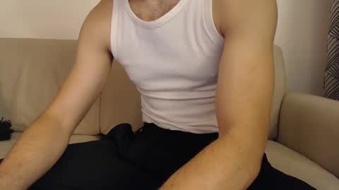 Snapshot of studfromparis chatting on February 20, 5:20 pm Stud From Paris online show from February 20, 5:20 pm