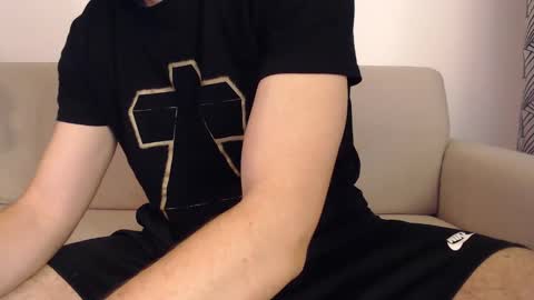 Snapshot of studfromparis chatting on February 12, 2:43 pm Stud From Paris online show from February 12, 2:43 pm