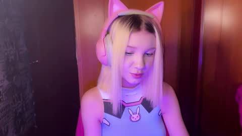 stuffy_ri online show from December 2, 8:39 pm