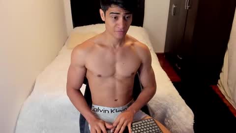 Snapshot of stylish_men chatting on September 18, 12:20 pm stylish men online show from September 18, 12:20 pm