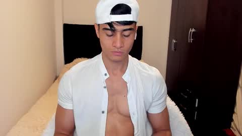 Snapshot of stylish_men chatting on September 19, 4:44 pm stylish men online show from September 19, 4:44 pm