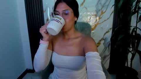 sub_scarlett_ online show from February 4, 1:48 pm