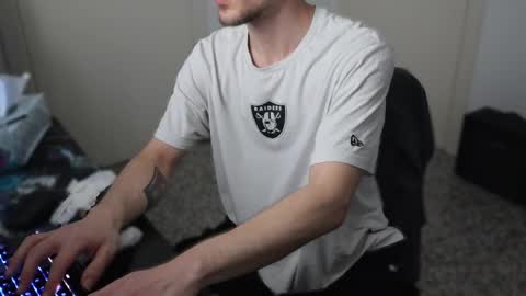 Im Substanc3  online show from April 10, 10:36 pm