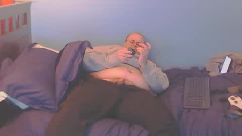 Snapshot of subzero_2689 chatting on December 9, 3:40 am subzero online show from December 9, 3:40 am