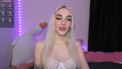 Chloe online show from November 12, 9:00 am