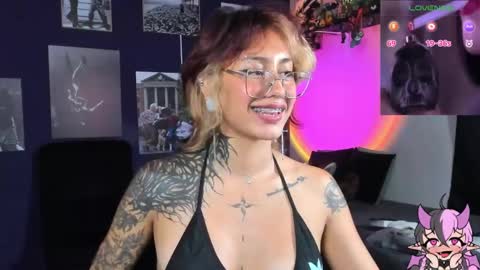 Snapshot of succubus_girl_ chatting on March 11, 10:42 pm Alexy online show from March 11, 10:42 pm