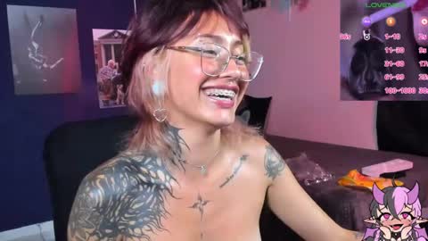 Snapshot of succubus_girl_ chatting on February 15, 1:21 am Alexy online show from February 15, 1:21 am