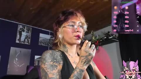 Snapshot of succubus_girl_ chatting on March 7, 6:33 pm Alexy online show from March 7, 6:33 pm