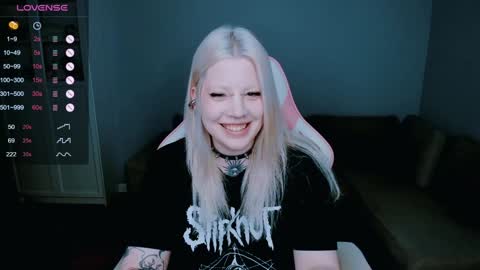 Snapshot of succubus_leslie chatting on December 5, 10:17 am succubus_leslie online show from December 5, 10:17 am