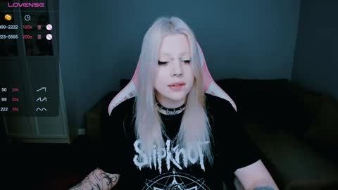 Snapshot of succubus_leslie chatting on December 3, 9:50 am succubus_leslie online show from December 3, 9:50 am
