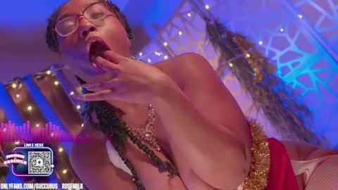 Snapshot of succubus_rosemilk chatting on December 20, 5:14 am Succubus RoseMilk online show from December 20, 5:14 am