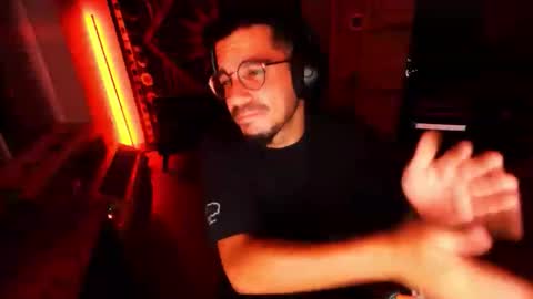 Snapshot of suckmyshroom22 chatting on October 29, 9:44 am Mario online show from October 29, 9:44 am