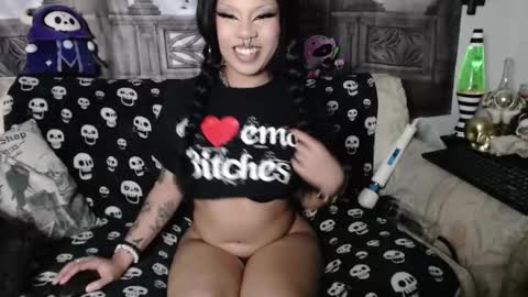 Suede Bones online show from March 27, 9:05 pm