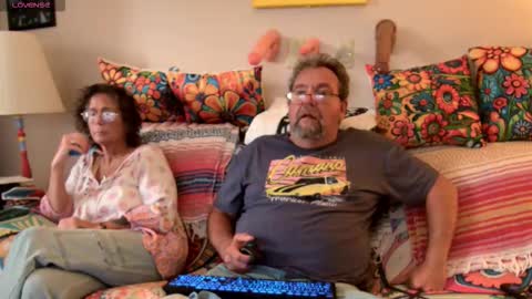 suenixon online show from October 15, 2:18 pm