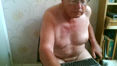 suffolkboy4 online show from July 10, 7:35 am