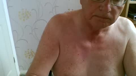 suffolkboy4 online show from May 13, 4:05 pm