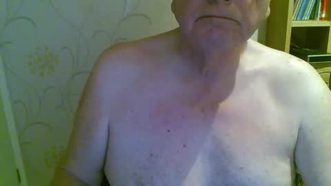 suffolkboy4 online show from March 3, 8:49 pm