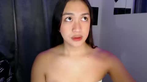 Snapshot of sugar_chloe17 chatting on December 16, 3:22 pm sugar_chloe17 online show from December 16, 3:22 pm