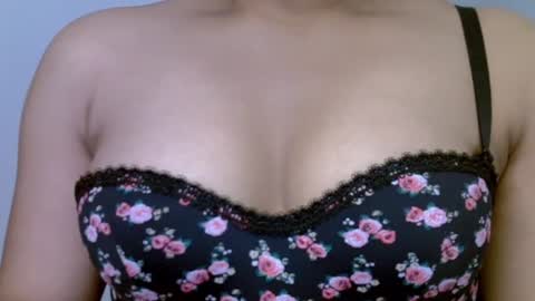 Ella online show from February 16, 8:07 pm