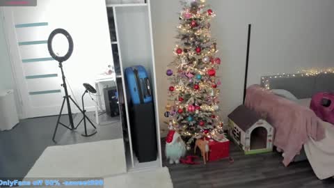 Snapshot of sugar_rainbow chatting on December 7, 9:39 pm Kinga online show from December 7, 9:39 pm