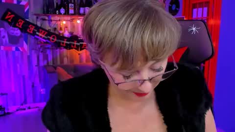 Vivien online show from October 28, 1:34 pm