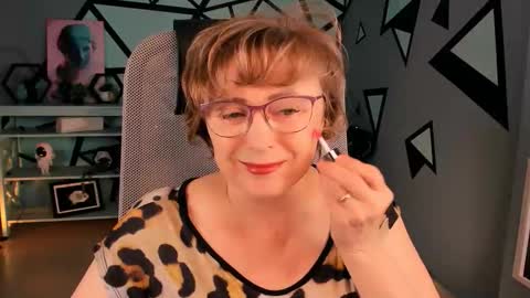 Vivien online show from November 19, 1:21 pm